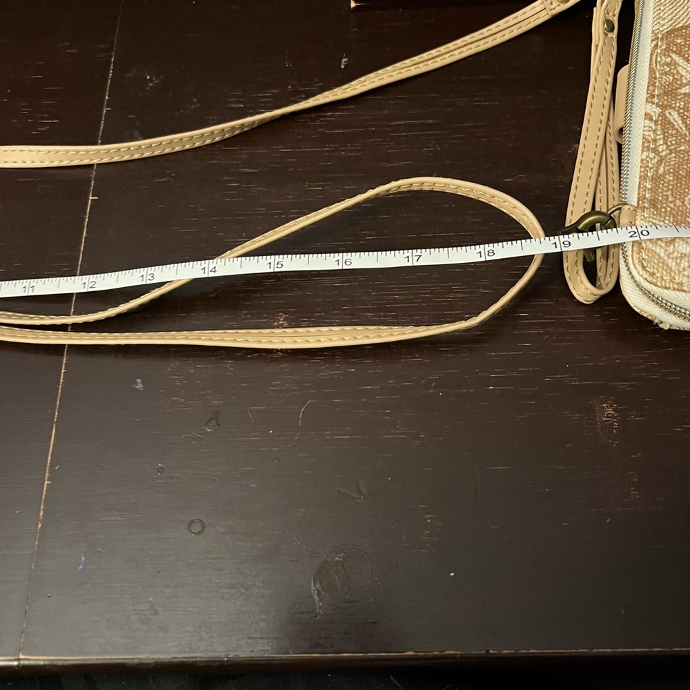 Sakroots Metallic Gold and Cream Crossbody Wallet - Picture 9 of 13